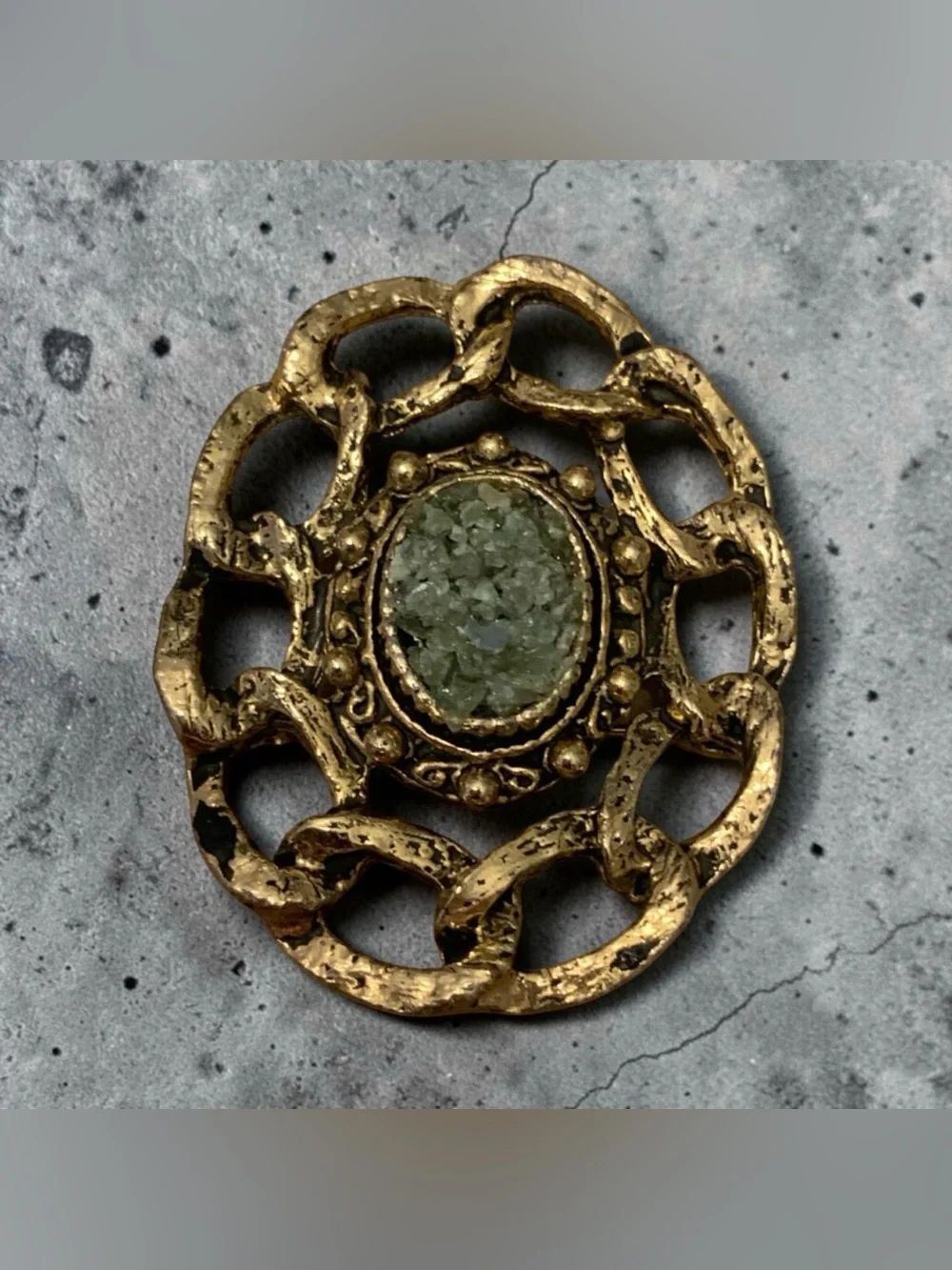 Vintage Gold-Tone Link brooch with crushed jade cabochon